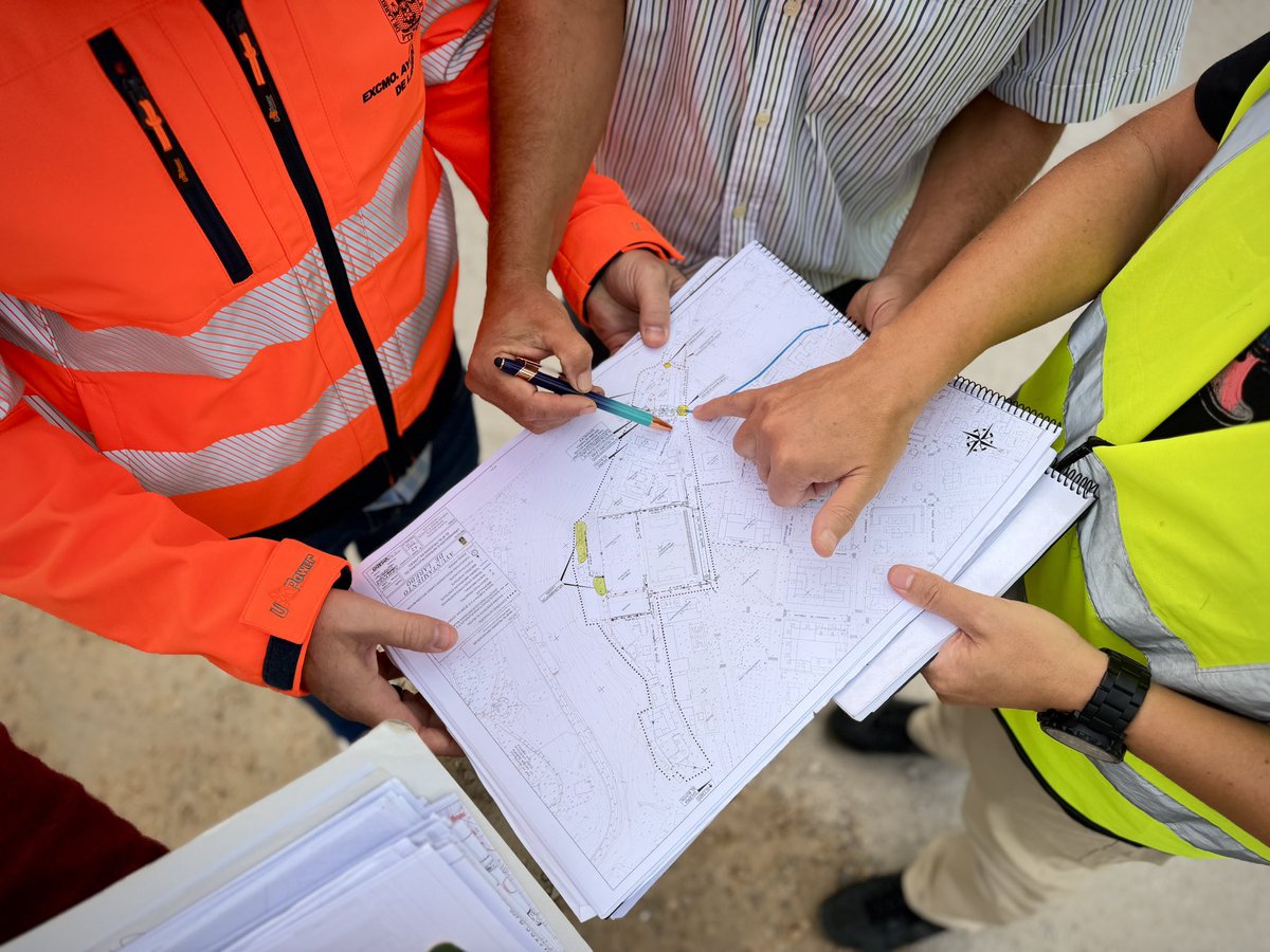 aytolaredo's tweet photo. ✍🏻🏗️Hoy hemos firmado el acta de reinicio de las obras del barrio del Pelegrín, que comenzarán la próxima semana con una inversión de un millón de euros. https://t.co/wqtPRYrJBg