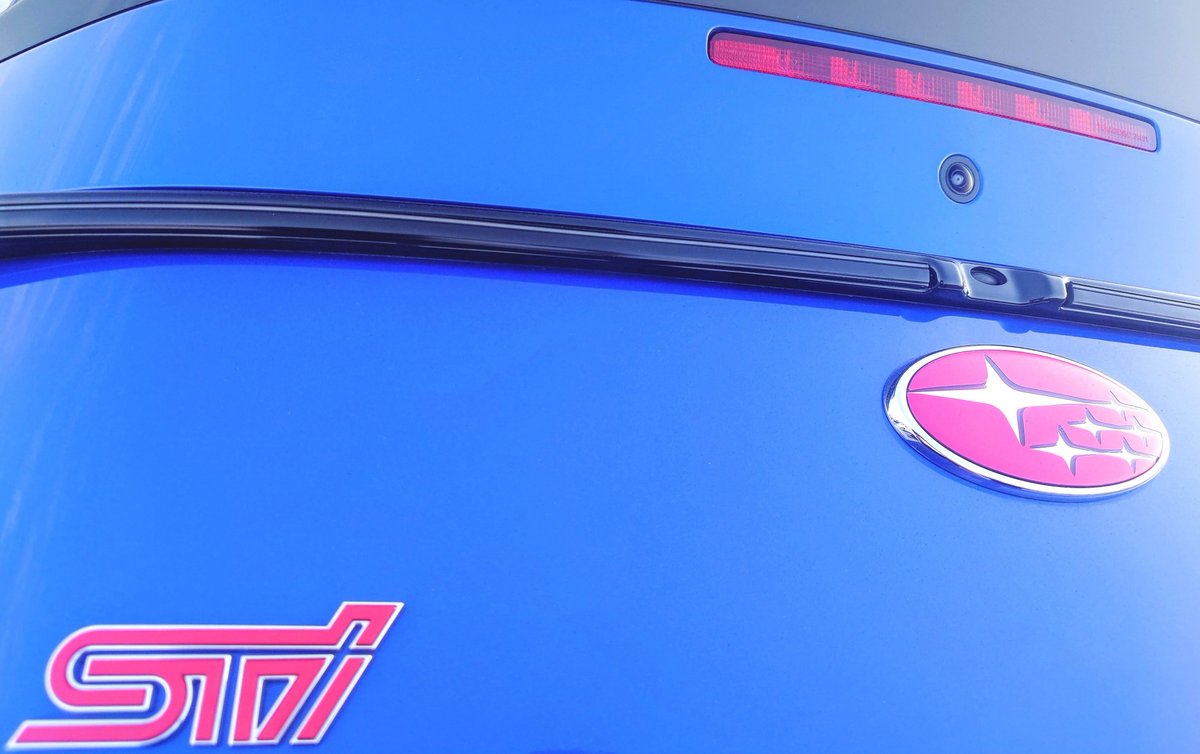 mamura61's tweet photo. #愛車のSTIな部分選手権 
 #BRZ
フロントグリル・トランクにあるバッチとエアロ、メーターの文字とスタートボタンか https://t.co/ZbUv72er7X