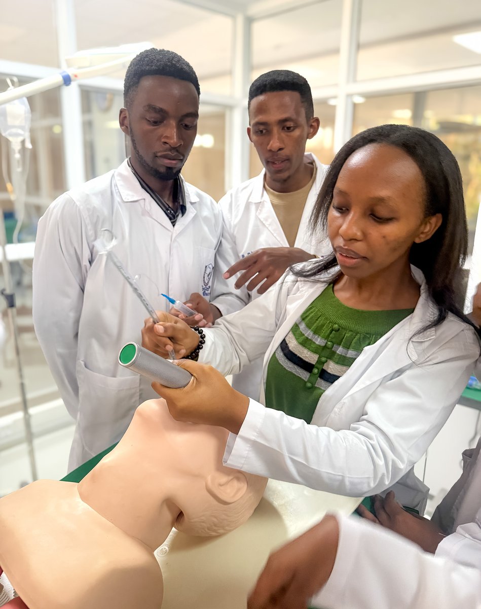 ASOMEHealth's tweet photo. ASOME medical students learn intubation techniques in the Skills Lab #ASOMEhealth https://t.co/ZceFKQEERe
