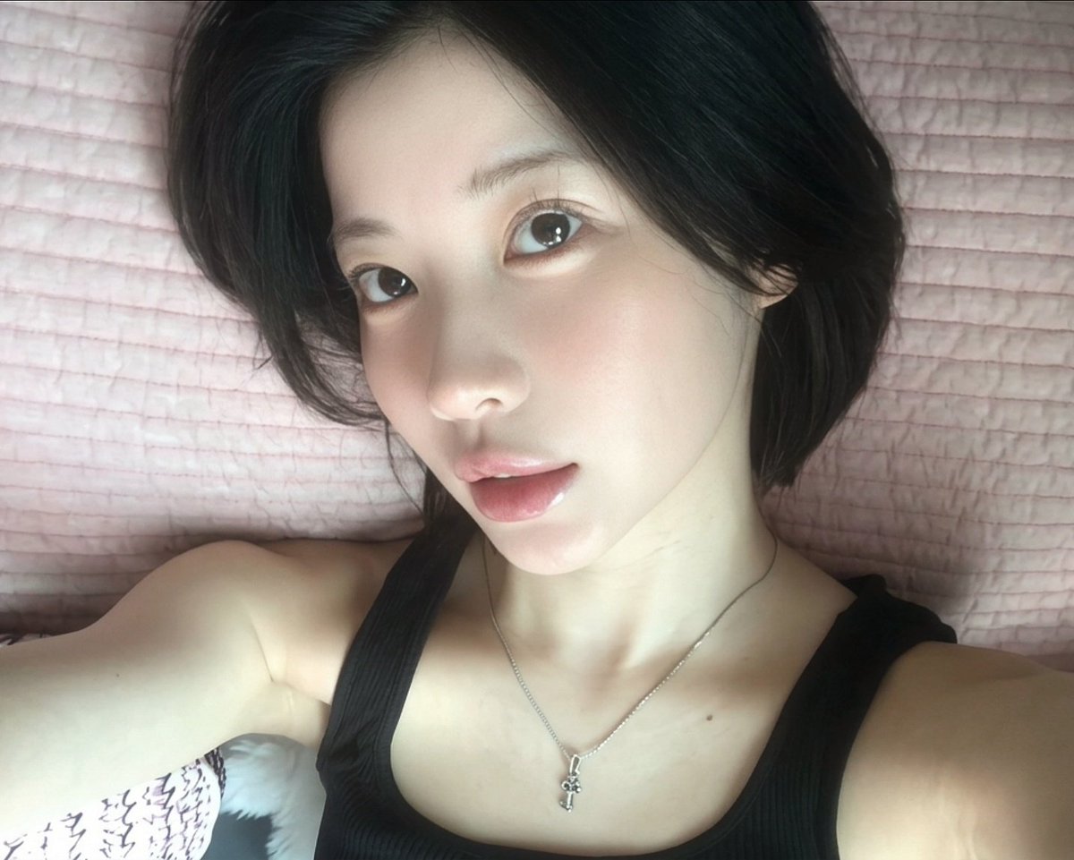 fairyasa37's tweet photo. her perfect bare faced 𖹭 https://t.co/4qL6aNedKK