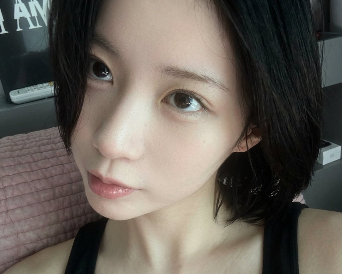 fairyasa37's tweet photo. her perfect bare faced 𖹭 https://t.co/4qL6aNedKK