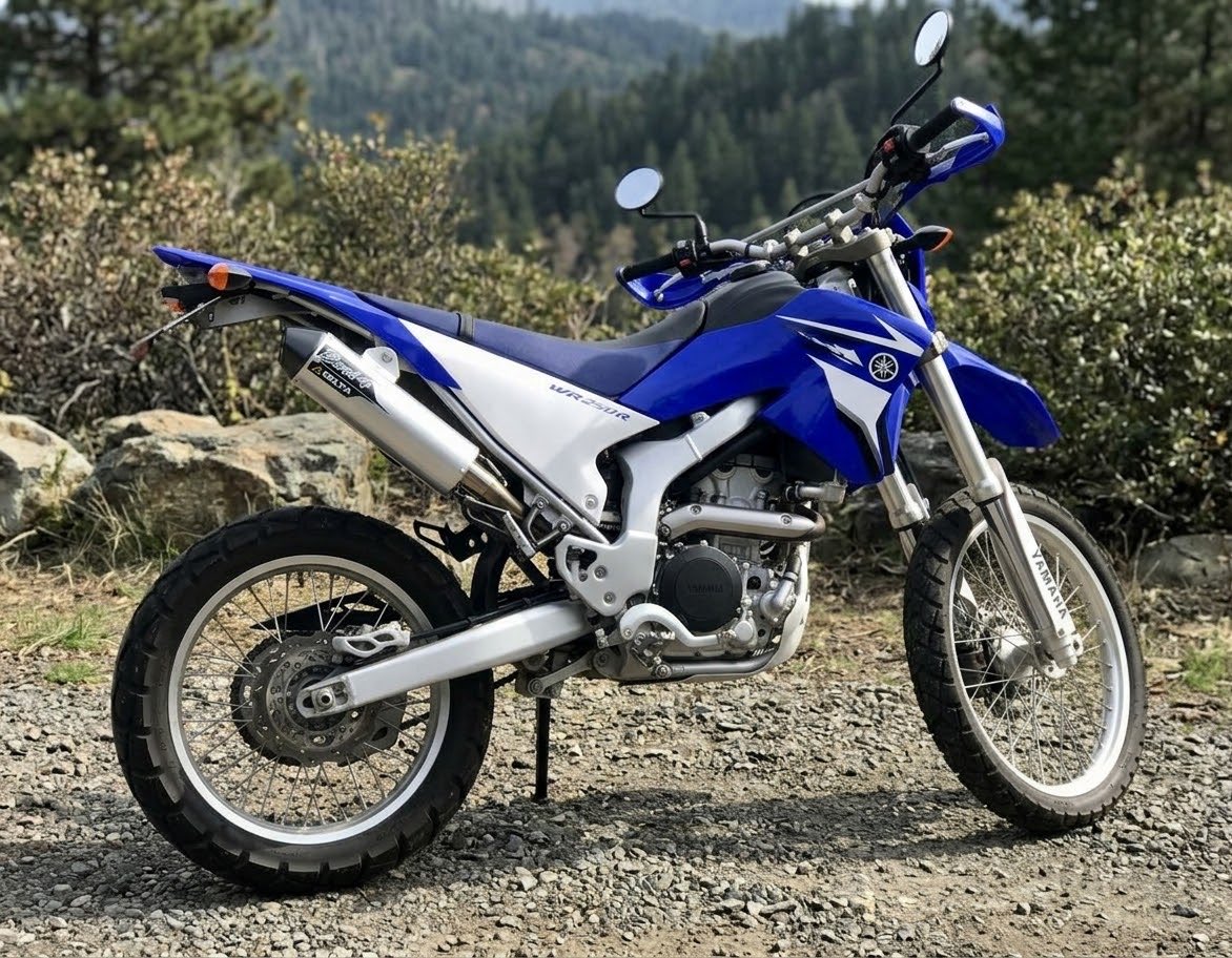 jidoushatounan's tweet photo. 【バイク盗難情報】埼玉県所沢市でヤマハ WR250Rの盗難被害がありました！
近隣の方はご注意ください！

■車種：ヤマハ WR250R
■日時：2026年10月6日 22:00 〜 2026年10月10日
■被害場所：埼玉県所沢市内 集合住宅駐輪場
■ナンバー：札幌 こ 6001
■特徴：ナンバープレートステーは自作、ナンバー灯も自作、携帯ホルダー用の給電できる土台あり

■オーナー（投稿主）コメント：防犯カメラに二人組が映っています。情報提供・拡散にご協力ください
■オーナー（投稿主）連絡先：@freshbananan2

詳細URLと拡散用動画はリプ欄です
拡散希望、ご協力お願いします！