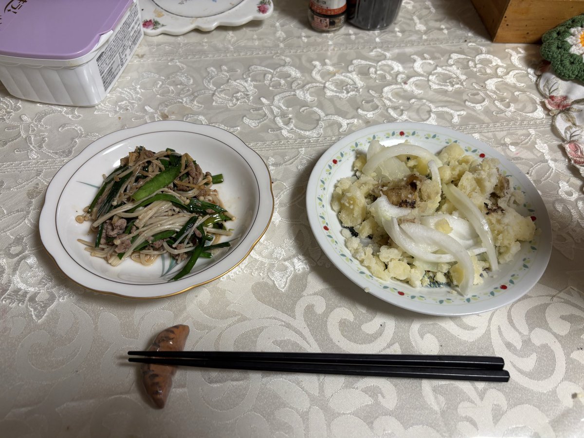 robechan0619's tweet photo. 私の夜ご飯と母の夜ご飯でェス

ダンダダン楽しみ。 https://t.co/MJWr9CmJ3C