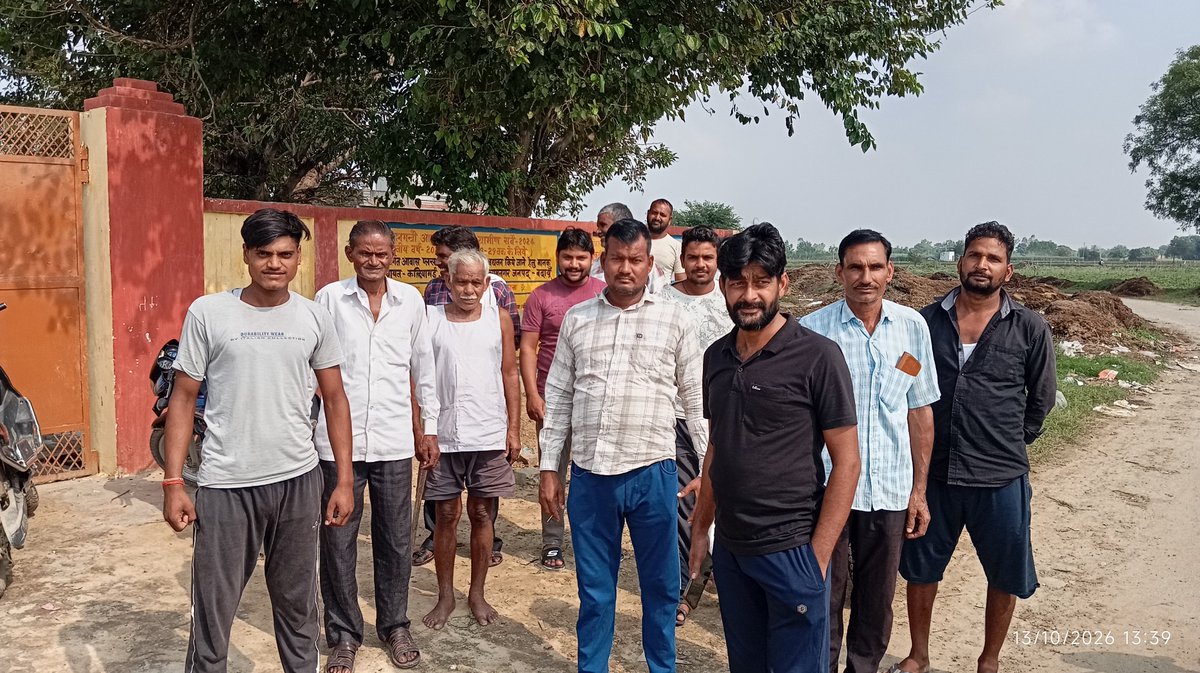 parasariamit's tweet photo. बदायूँ: इस्लामनगर के करियामई में गौशाला बंद करने पर हंगामा। 10 हजार आबादी, आवारा पशुओं से किसान परेशान। प्रधान का आरोप- सचिव शेड तक नहीं लगवा रहे। गौशाला चालू रखी जाए। @dm_budaun @CommissionerBa1 @CMOfficeUP @UPGovt @cdo_budaun @CBoudain https://t.co/mgJ0cxbuAr