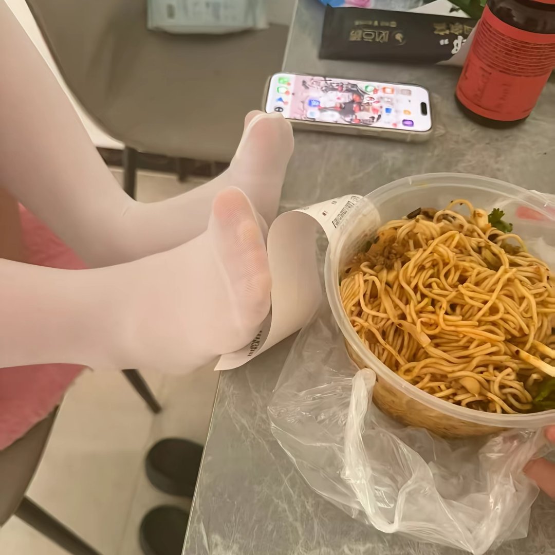 jmyvpn's tweet photo. 简单吃个饭家人们 https://t.co/Ob7ArBpJrb