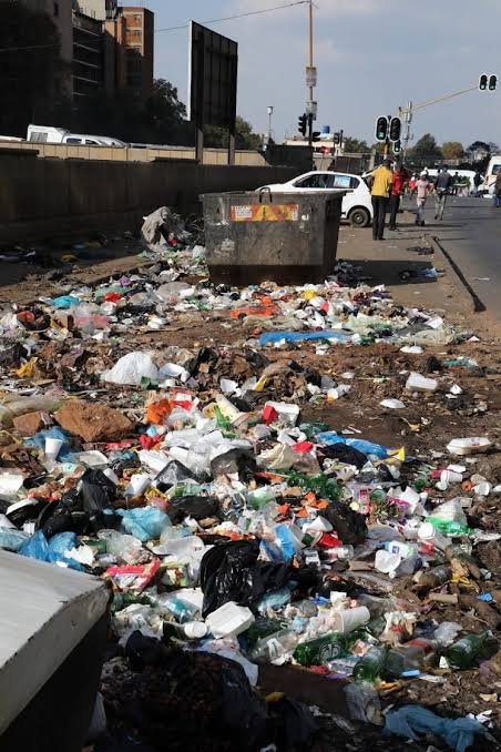 payalpixel's tweet photo. When your own house is made of glass then don't throw stones on others house.

So dirty Streets of US. https://t.co/9CumFg8yHb