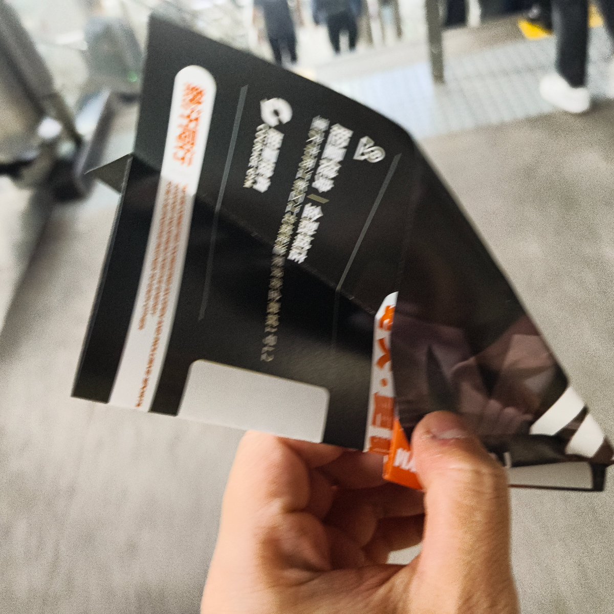 chanameeeeee's tweet photo. 星期二，把在地铁站入口收到的传单折成了纸飞机，朝着垃圾桶丢了进去。 https://t.co/cUPomFRHbC