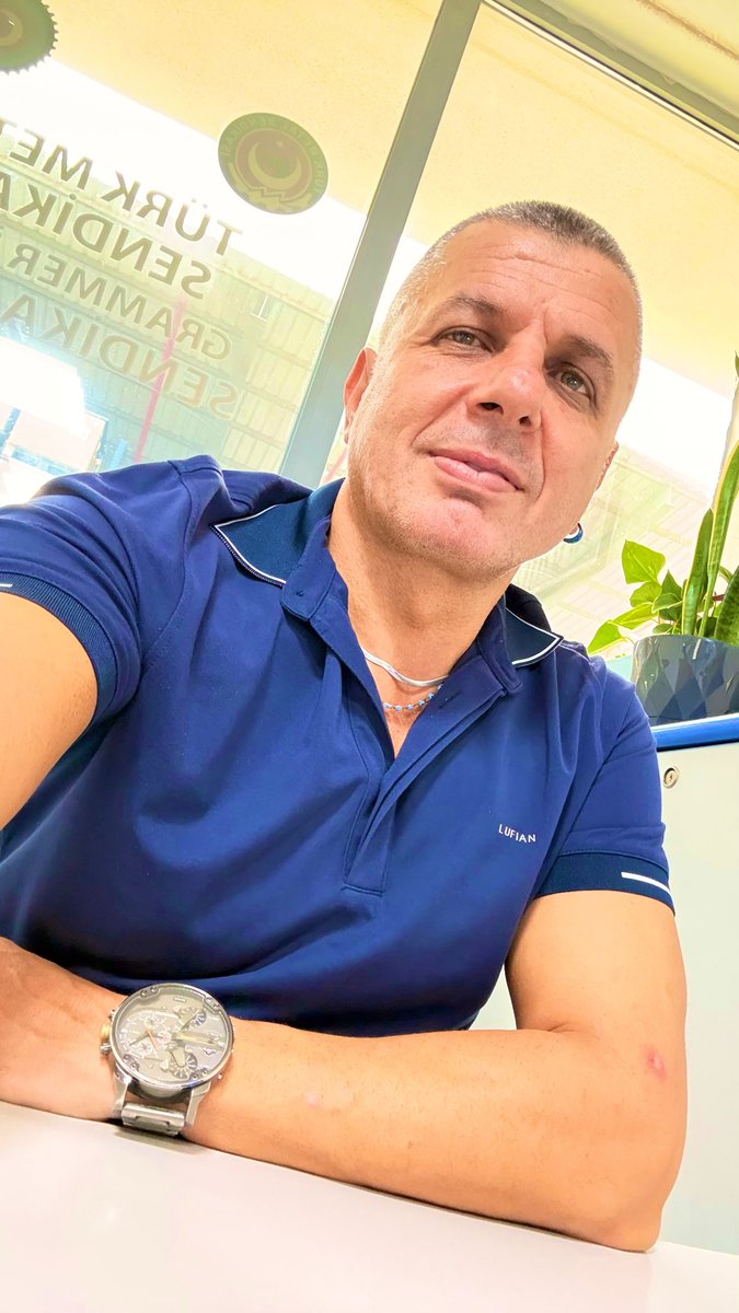 cuneytcingoz's tweet photo. Milyon tane flörtü var gibi duran😛
Ama bi kişiyle bile konuşmayan😒
O eleman benim🤦🏻‍♂️ https://t.co/N4413XFQiB