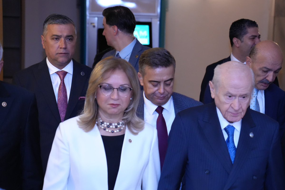 MhpAnkara06's tweet photo. 📍TBMM

Bilge Liderimiz, Genel Başkanımız Sn. Devlet Bahçeli Beyefendi’nin teşrifleriyle gerçekleştirilen MHP TBMM Grup Toplantımıza; İl Başkanımız Sn. Alparslan Doğan, İl Yönetim Kurulu Üyelerimiz ile birlikte katılarak toplantıda hazır bulundular.

Bilge Liderimiz, Genel Başkanımız Sn. Devlet Bahçeli Beyefendi’nin emrinde durmadan, yorulmadan çalışmaya devam edeceğiz.