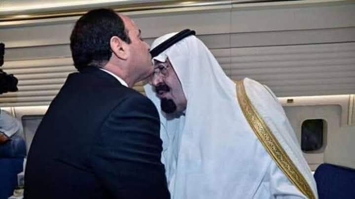 ay765u67Aagg's tweet photo. ف واحد صاحبى بيقولى قاعد تدافع عن السعوديه 
قلت له افتكر موقف الملك عبدالله رحمه الله 
♦️الملك عبد الله الذي وقف في وجه العالم من أجل مصر وقال قولته الخالده "من لا يقف بجانب مصر فليس منا" وفتح خزائن المملكة لمصر🇪🇬🇸🇦
جاء إلى مصر وهو في شدة المرض ليعلن للعالم أجمع دعمه لمصر ويقول للعالم أن الأشقاء لن يتركوا شقيقتهم الكبرى أبدًا✋
بس احنا بننسا ياجماعه 
كل الدعم والحب لسعوديه وجيشها