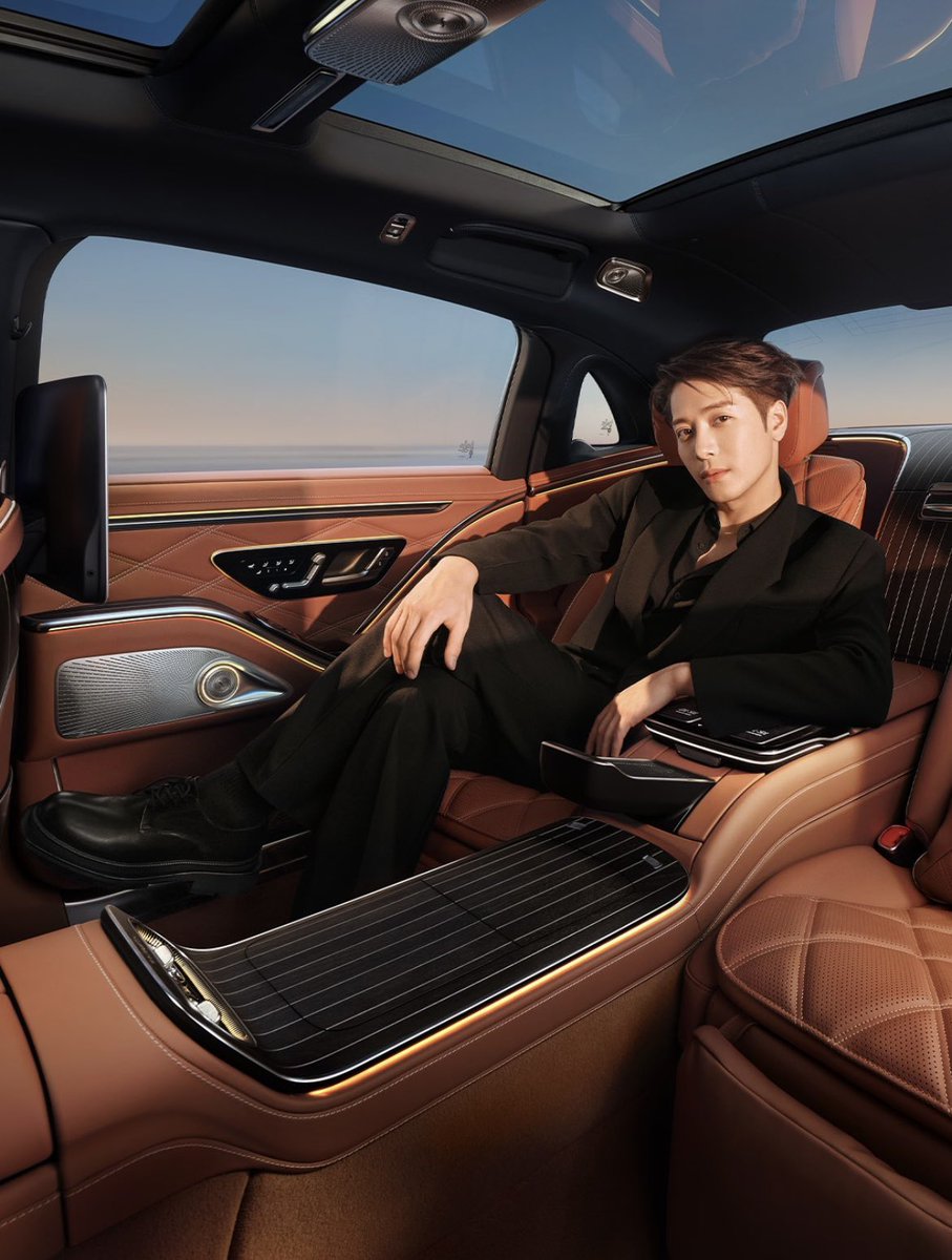 spinorbinmusic's tweet photo. JACKSON WANG IN NEW PHOTOS FOR MERCEDES-MAYBACH S-CLASS!! 😍✨ 

Our king serving LUXURY ELEGANCE in this campaign!! 🚗👑 This collab is ABSOLUTELY ICONIC!! 💜💎 #JacksonWang #MercedesMaybach #SClass #Campaign #LuxuryStyle https://t.co/7aZxAHZock