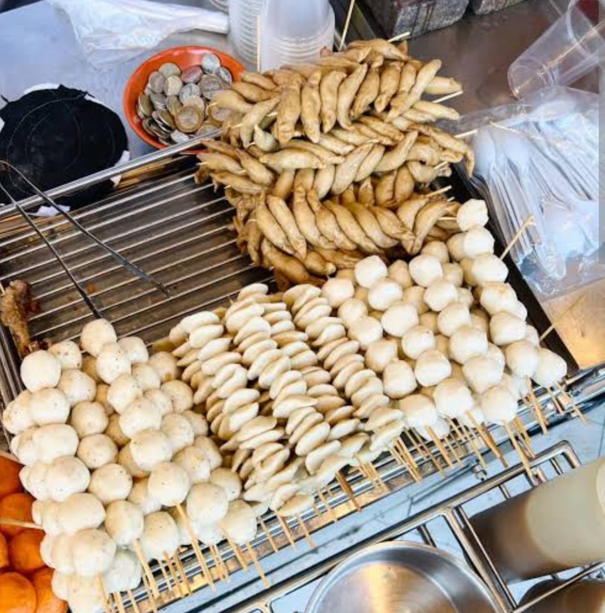 maris_shin's tweet photo. anong go-to tusok tusok nyo? fishball, kikiamor squidball? 🤔🤔 https://t.co/ANr17cOhvH