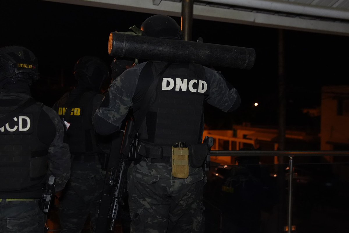 ProcuraduriaRD's tweet photo. Noticias | República Dominicana coopera con Países Bajos en investigación contra hombre vinculado al narcotráfico internacional, lavado, asesinatos y sicariatos

https://t.co/BzvnV7Sttp https://t.co/kItAg0yEUp