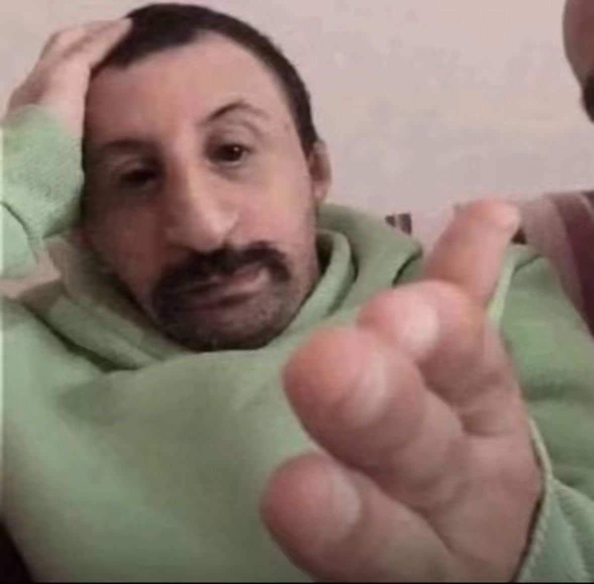 iixlli_99's tweet photo. @pw_sn1 @Saudii_996 انتي شكلش المفروض تدورين لش حياة معقولة خلصتي حياتش و شفتي حياتش كلها ف اقل من ساعه ؟ https://t.co/j7euGtpqjP