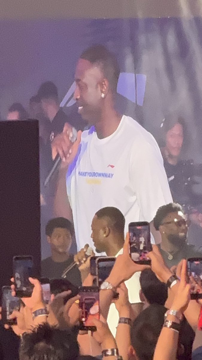Jhune_ig's tweet photo. So happy to see @DwyaneWade in the flesh here in Manila 🇵🇭! Not face to face but my heart is filled! The best blocking SG of all time! #TheFlash⚡️
Thank you @tobyssports / #LiningPH #Tadhana #MakeYourOwnWay #WayofWade https://t.co/AYXQhXI0R9