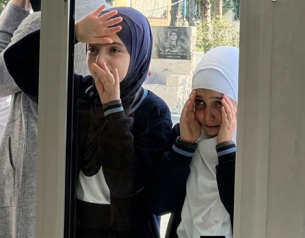 suoad_q's tweet photo. النظام الاذربيجاني المطبع المدعوم من تركيا يقرر طرد الفتيات المحجبات من المدراس 
العلمانية الاذربيجانية تشبه التطرف الوهابي الجولاني https://t.co/ygb5xHjV1z