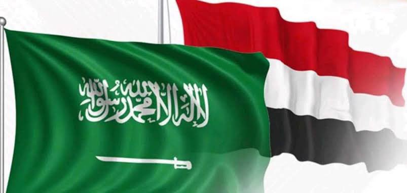 YEMKSA2026's tweet photo. أيها الأخوة المغتربون اليمنيون، إن حماية الأمن والتعاون مع رجال الأمن في وطنكم الثاني المملكة العربية السعودية مسؤولية أخلاقية ووطنية.🇸🇦🇾🇪

الإبلاغ عن أي شخص يدعم أو يتعاون مع المليشيات الحوثية الإرهابية ليس مجرد واجب قانوني، بل هو وسام شرف يعكس وفاءك، ورجولتك، احترامك للقمة العيش الكريمة والأمان الذي تنعم به.🇾🇪🇸🇦

دمتم عوناً للأمن والأمان. 🇸🇦🇾🇪 @Yemenembassy