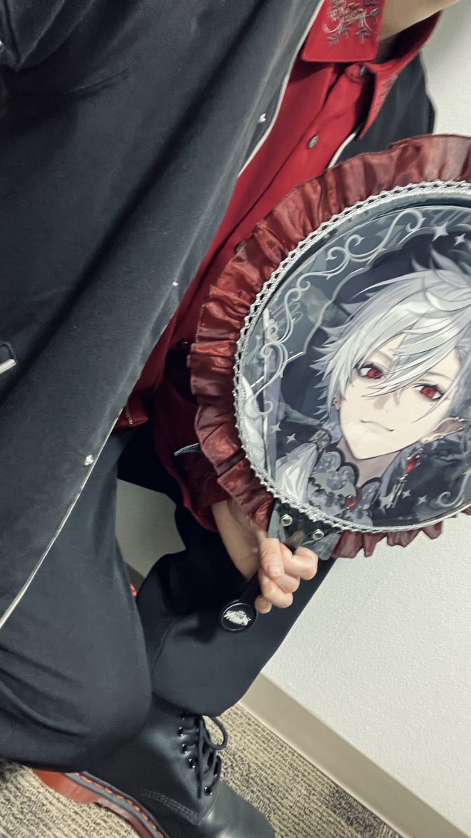 knt_ao's tweet photo. 葛葉ワンマンライブめーちゃくちゃ楽しかった☺️
まさか魔界に招かれるとは…

葛葉ブラッディコーデ、選ばれたのは封印ジャケットですがほぼ出番なかった（笑）

#葛葉ワンマンライブ https://t.co/4n1vRWzOUj