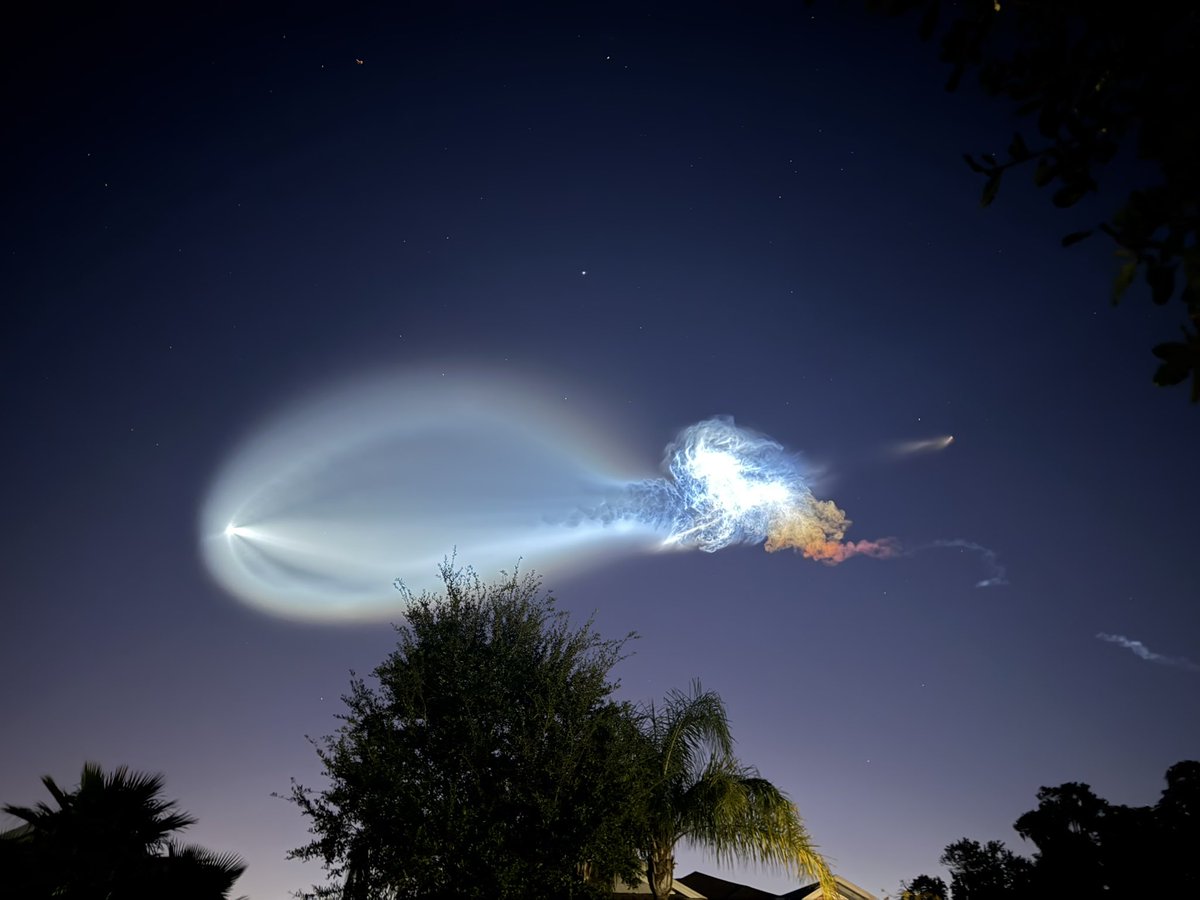 BrainDancingV2's tweet photo. Wow! @SpaceX rocks https://t.co/5FPnrNJd54