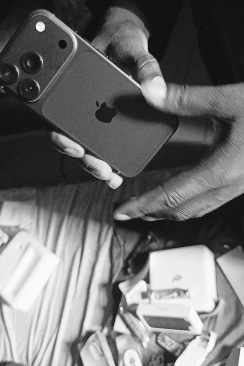 Ruby0361's tweet photo. Congratulations to me...... 

I'm the first person in my village to buy an IPhone 18 pro &amp; an itel Power Go 100,000mAh.

Got them from @neo_officialll  very trustworthy...... https://t.co/FLpQBVaFvi