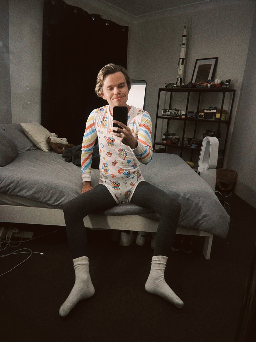 Dinoboy1477's tweet photo. All ready for bed ๐
#abdlboy #abdllifestyle #bedwetter #adultdiaper #pacifer #wetting #abdlcommunity #diaperlover #tights #pantyhose #pacifer #Onesie https://t.co/7K579DlUT7
