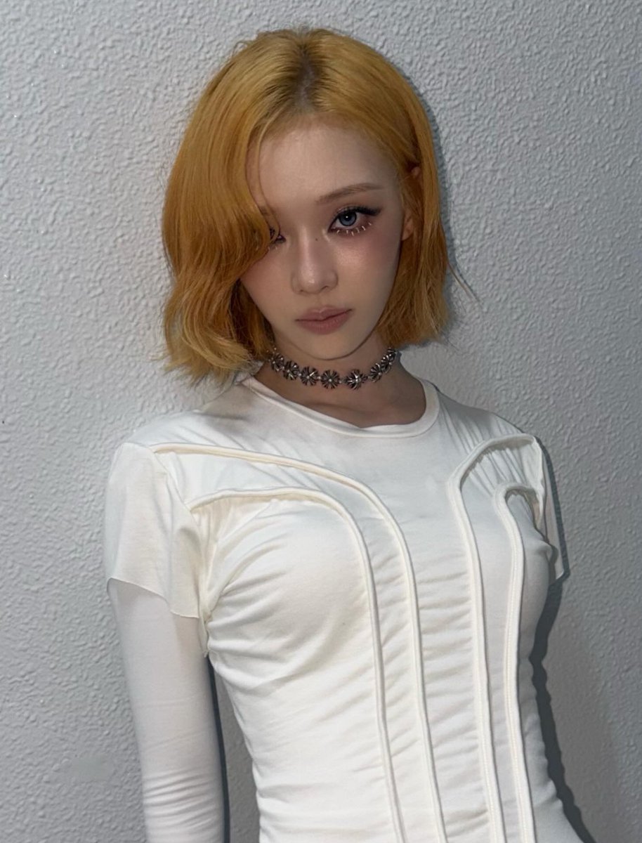 joyminjeong's tweet photo. winter in dark smokey eye makeup is gonna do it everytime for me https://t.co/SubGLAmMOB