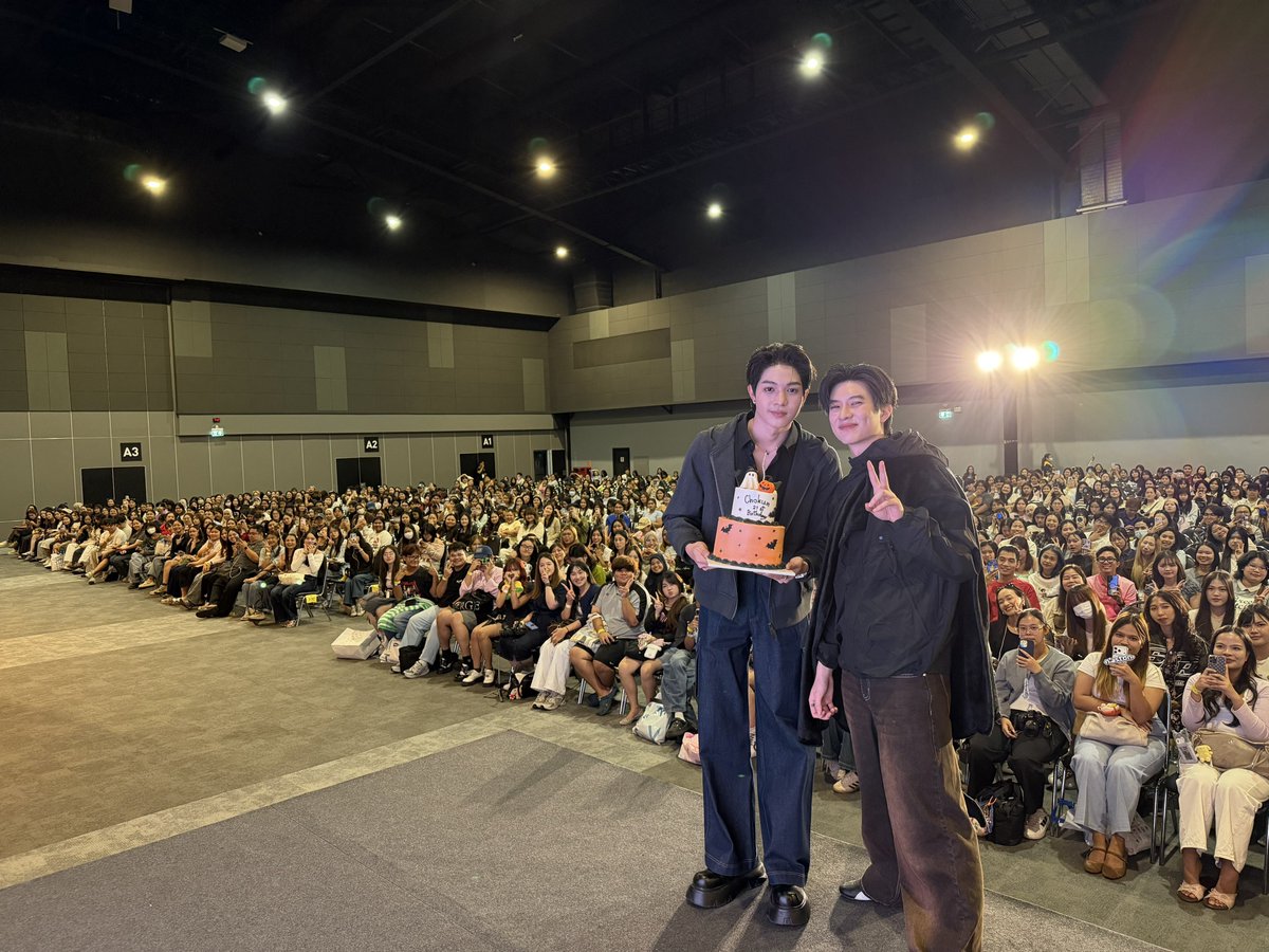 GmmtvShop's tweet photo. โชกุน - แอสตัน ดีใจที่ได้เจอทุกคนมากเลยน้า ขอบคุณทุกคนที่มาร้องเพลงสุขสันต์วันเกิดให้โชกุนไปด้วยกันนะครับ ไว้มาเจอกันอีกนะครับ

@Chokunz_jkz @aston_lv

#GMMTVFANIVAL2026HappyFamilyxCA
#GMMTV https://t.co/fTHPsxFYOa