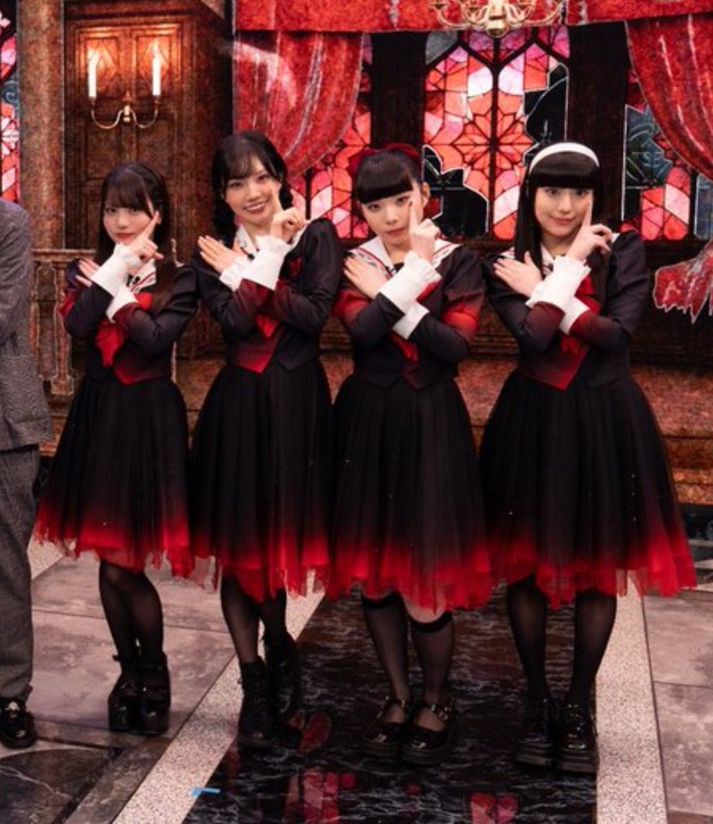 bairensiita's tweet photo. Omg a Phantom Siita variety TV show and they're wearing the kimibatsu outfits??? I must be dreaming 😭😭😭 https://t.co/o9Xjjrx0t0