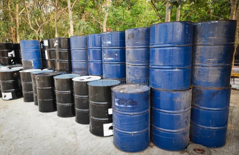 ZachMorgan632's tweet photo. Oil eased, but the level is still high. WTI around $91.85 (−2%), Brent around $104.50 (−2%) after Monday’s jump on the Saudi airport strikes. A 2% pullback does not erase the $100-plus Brent.

#Oil #Brent https://t.co/HY7IMRRKum