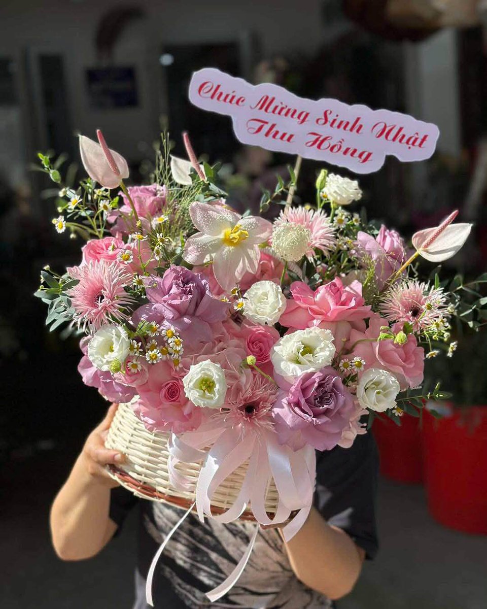 PimNgamnimit's tweet photo. Tham khảo mẫu hoa giỏ chúc mừng với nhiều lựa chọn hoa lá xinh tươi, phù hợp gửi lời chúc trọn vẹn. https://t.co/skWiZ0OCbw