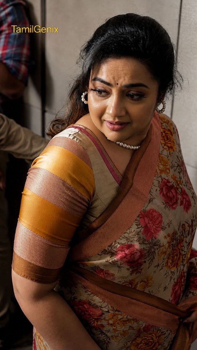 DarkDesire17139's tweet photo. ஆயிரம் பேரு வந்தாலும் மீனா மீனா தான் 🍒#meena #meenahot #meenasagar https://t.co/8vo7l1221P