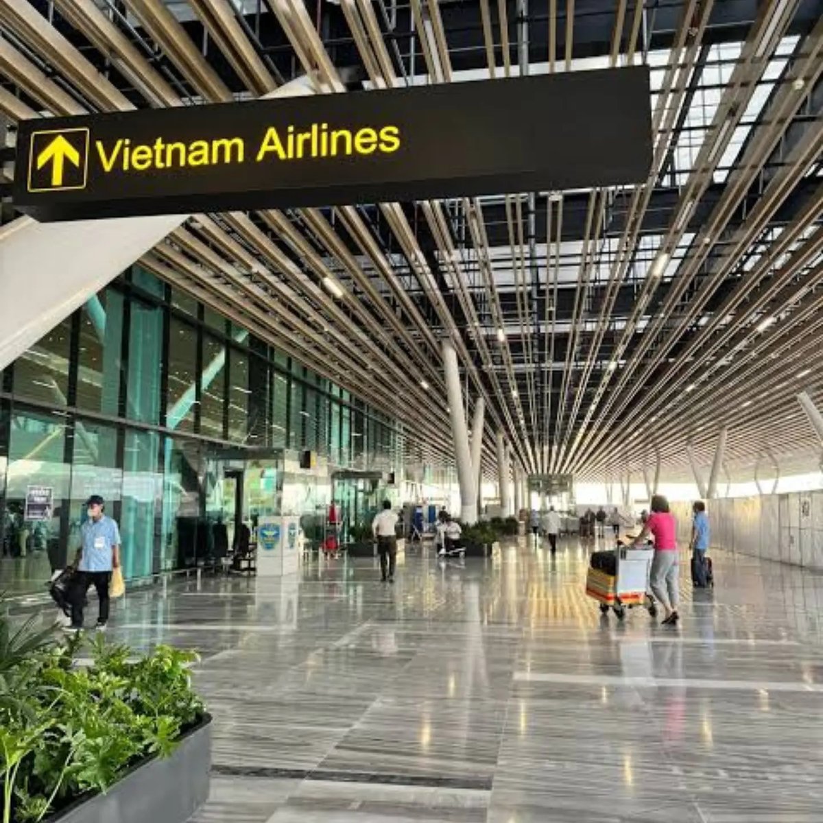 CANGRETON's tweet photo. At Tan Son Nhat International Airport, I’m reminded that every trip ends, but memories last forever. Hindi lang pasalubong ang inuuwi ko, kundi lessons, experiences, at moments na hinding-hindi ko makakalimutan. Salamat, Vietnam. Until next time! https://t.co/N1PpcxxrUH