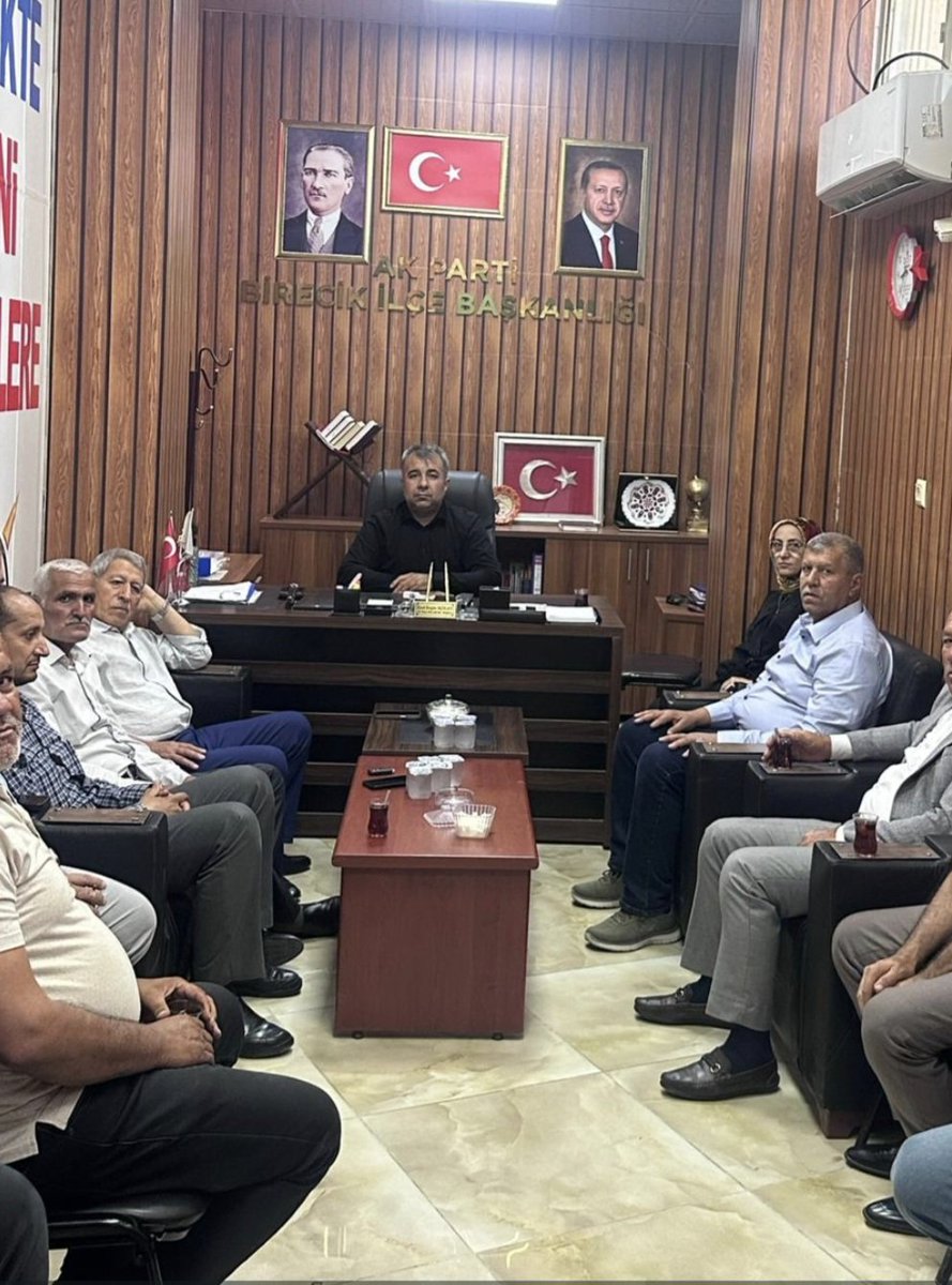 Akbirecikresmi's tweet photo. Milletimizle Çeyrek Asır,Birecik Geleceğe Hazır. 🇹🇷 

3 Kademe İlçe Başkanlarımız  @AcilanErol @Emelimrak63 @CUMAKARACA10 başkanlığında, ilçe yönetim kurulu toplantımızı gerçekleştirdik.

 Toplantımızda;
-  Teşkilat ve Saha çalışmalarını konuştuk.
@milhamigunbegi
@av_mfaruk https://t.co/g6xY4YETVn