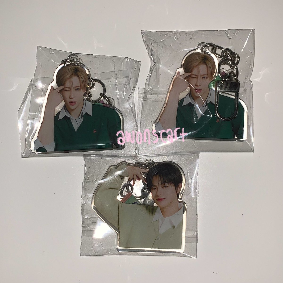 awonscart's tweet photo. #ald1trade #ald1sell
wtt / want to trade merch ald1 x fitbar

have: keychain arno &amp; leo
want: keychain sangwon

or wts keychain arno 12k/each incl all

★ dom jogja
★ trade via oren

t. want to sell merchandise alpha drive one leeleo ina https://t.co/M7sMezo7o4