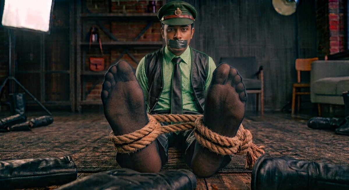 MaleFeetKink's tweet photo. You ended up tied up next to the police chief and now they are just waiting to be tortured until they urinate on yourself🥵👣
#sheerssocks #bdsm #bondage #IA https://t.co/H0dOOXBEYE