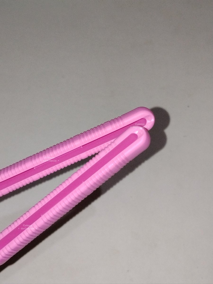 999jtpng's tweet photo. 🤩 SIAPA YANG MASIH MAJU MUNDUR SHAVING KETI KARENA TAKUT LECET?!

aku dulu tim wax garis keras padahal, tapi sekarang jadi pindah haluan karena ketemu ini 😭 https://t.co/ZtvxyjSram