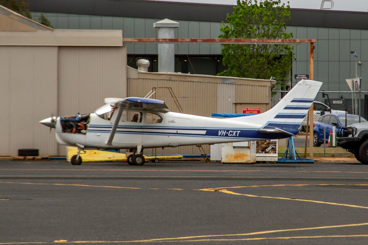 GbhvfRon's tweet photo. Holiday Snaps (through the fence) at Dubbo Airport
Beech Skipper, Cessna Centurion, Piper Mojave and 
Bell 412.
@c_mperman @PicklePair @IoanaLogafatu @clark_aviation @julieinthesky @AviationMarlene 
@alan_shropshire @jjmmli @LindaMiller_Am @La76553581Lane @GO4857X https://t.co/6eBgiCXtee