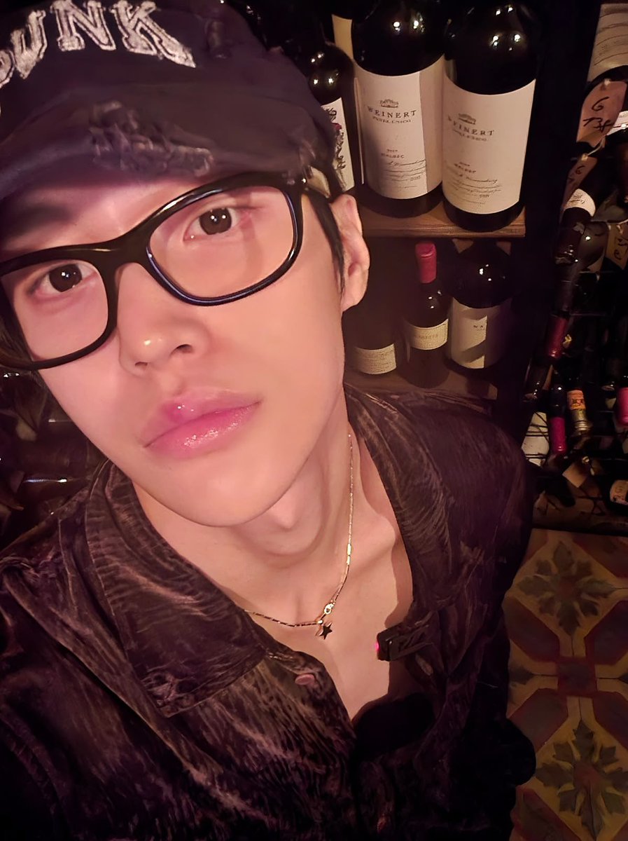 ishiteruyobabe's tweet photo. แว่นมานี่มา https://t.co/EyfDiQJnNx