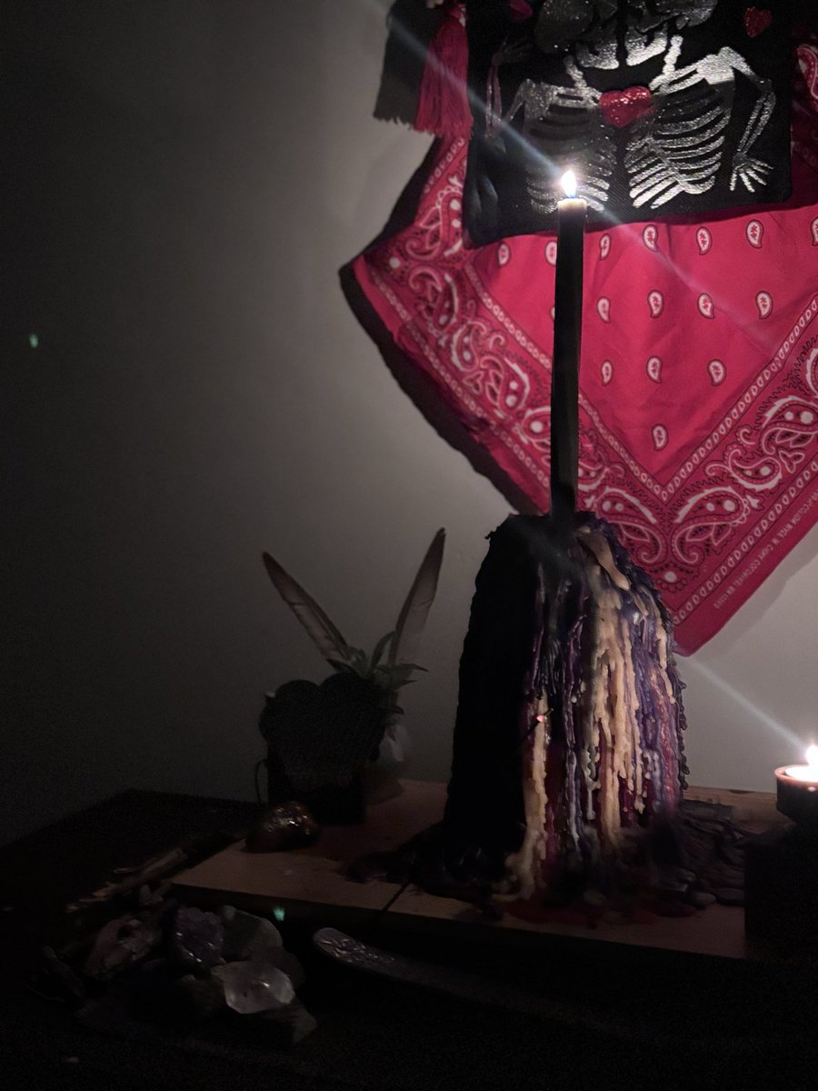 HoTTeaAuttie's tweet photo. Good Morning Mr Melty 🫠
It’s Rainy…
Let’s Burn …
Green…💚🕯️🫶 https://t.co/QhU1Qa7R38