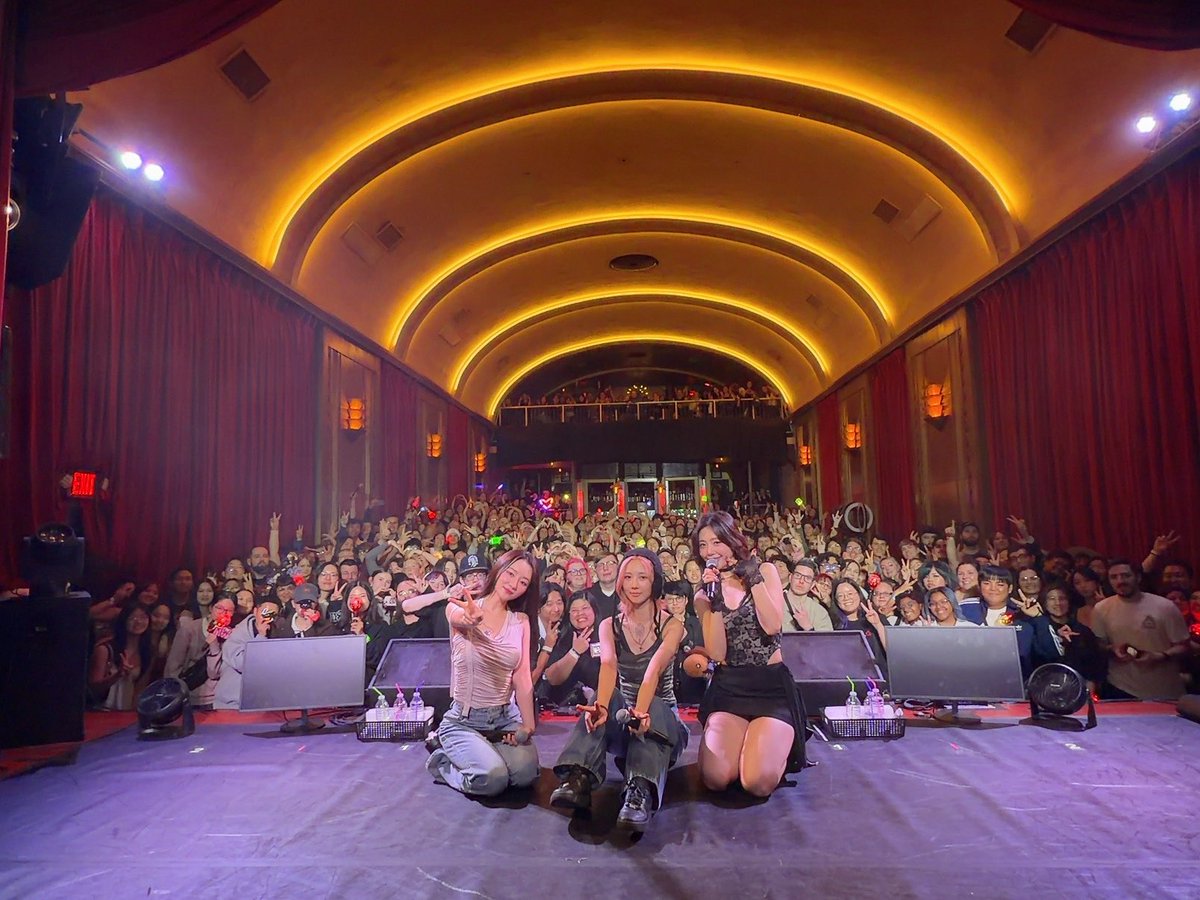 hf_dreamcatcher's tweet photo. [📸] 26.10.12 UAU 2026 FanCon [Playlist #Your Youth] in Portland

인썸니아와 함께라서 더 행복했던 하루❤️‍🔥 행복 적립 완료📥

#유아유 #UAU 
#Dreamcatcher_UAU
#UAU_Your_Youth_TOUR https://t.co/CngRZdovOX