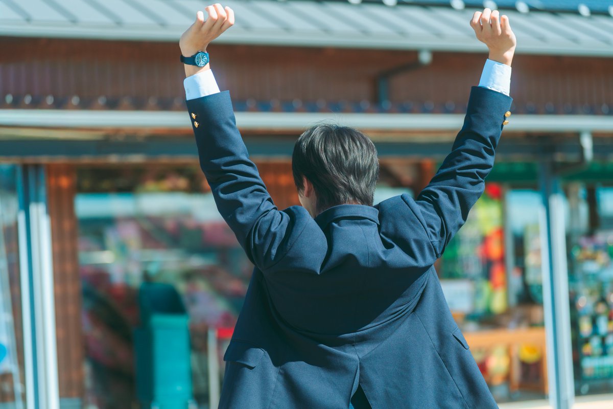 dramal_abc's tweet photo. #修学旅行で仲良くないグループに入りました ２
🚌第𝟏話 𝟏𝟎/𝟏𝟕(土)𝟐𝟓:𝟎𝟎𝐒𝐓𝐀𝐑𝐓💨

今週もお疲れさまです👍
あと3日頑張れば、初回放送日❕
日置もお疲れさま～👏
💭（このあと多分渡会きますよね）

今度の旅は勉強合宿📒
TVer🔗https://t.co/3LeGIb4bDF

#ドラマ修学旅行 https://t.co/CGrqHSCx2t