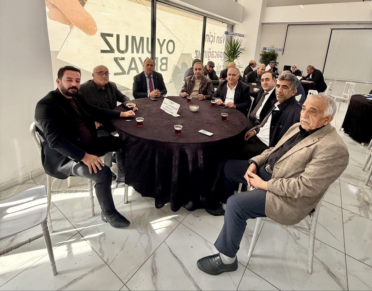 zahirkandas's tweet photo. Yıllardır Van’da birçok sektörde sahada koşturan, başarılı çalışmalarıyla ailesine öncelik eden, genç, sevdiğimiz ve saydığımız kıymetli akrabamız sayın Nejmettin özyer bugün bizleri ziyaret ederek Beyaz Listemize katılım sağladı.

Van Ticaret ve Sanayi Odası seçimlerinde Beyaz Listemizin yanında yer alacak, destek verecek ve bizlerle birlikte çalışacak olması bizleri son derece mutlu etti.
Kendisine bu anlamlı desteği için gönülden teşekkür ediyor, kıymetli ailesine ve kendisine üstün başarılar diliyorum.
Birlikte daha güçlü, birlikte Van için! 🤝🌿