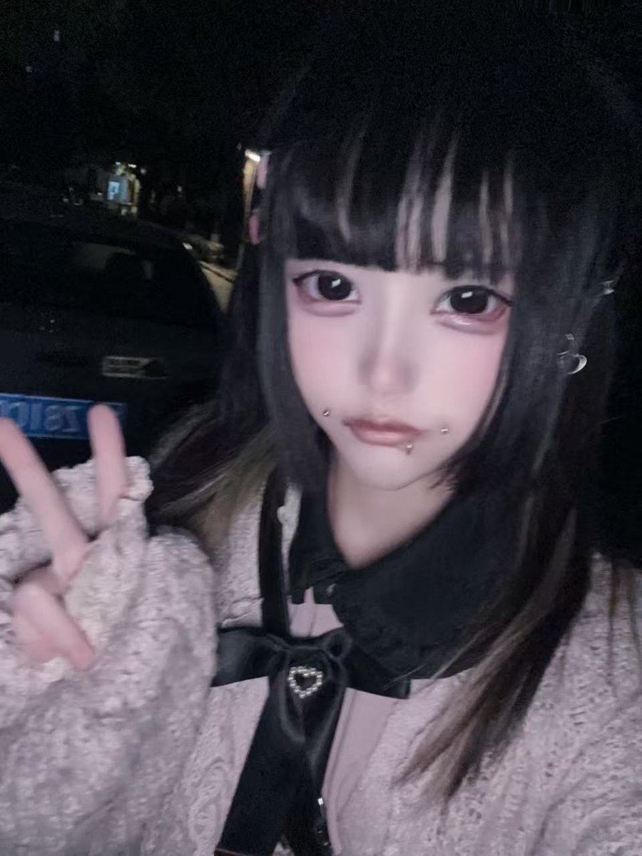 feicatmememe55's tweet photo. hi大家好我叫艾希 大家可以叫我小希 因为家庭问题搬出来自己一个人住还有小猫要养 
 有定制照片视频原味线下等服务…
过门视频验证免费哦
欢迎小天使们和我互fo互转！
无论如何希望你们开心快乐！(>﹏<)
#地雷系 #量产型 #爸爸活 #原味 #门槛妹 #门槛姐 https://t.co/Gjwx63yx35