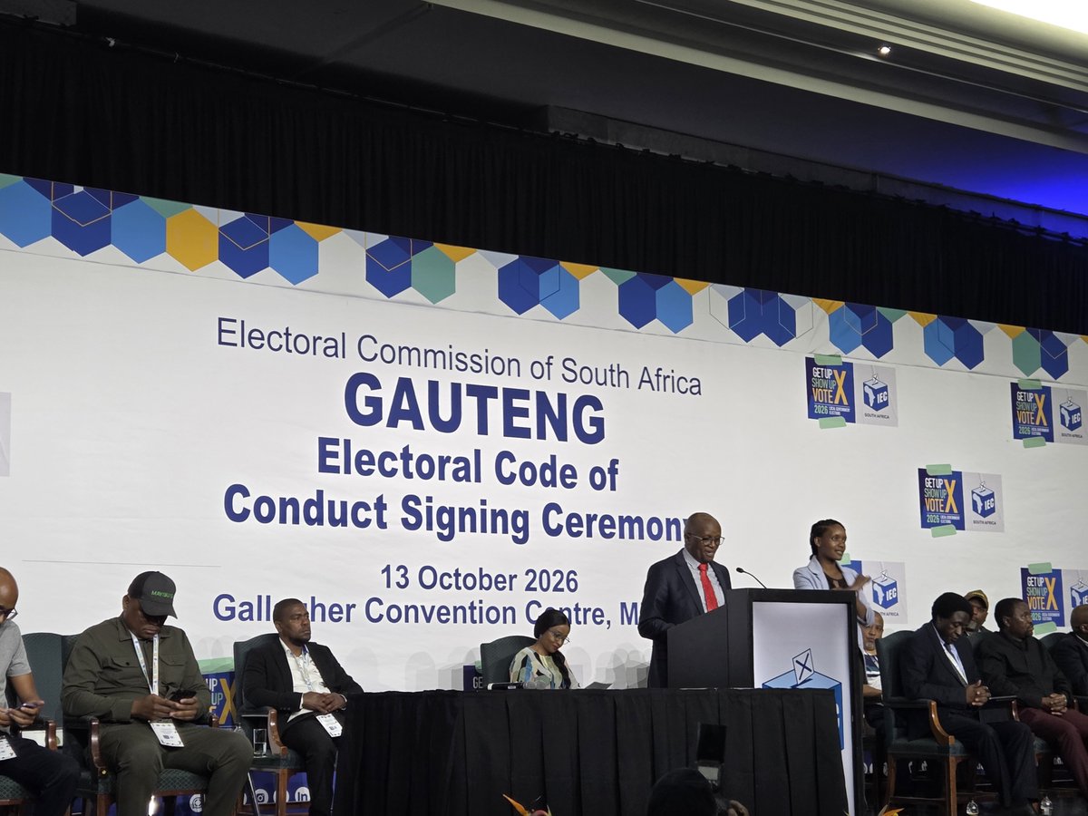 VFplusGP's tweet photo. @VFPlus-LPW, Adv @AntonAlberts, het die 2026 OVK verkiesingsgedragskode vir die komende plaaslike regeringsverkiesing in Midrand onderteken tydens ‘n geleentheid wat by Gallagher Convention Center plaasgevind het. 

#GroenGaanDitDoen #DisOnsTyd #VFPlus #DitIsTyd https://t.co/JpQace2j9B