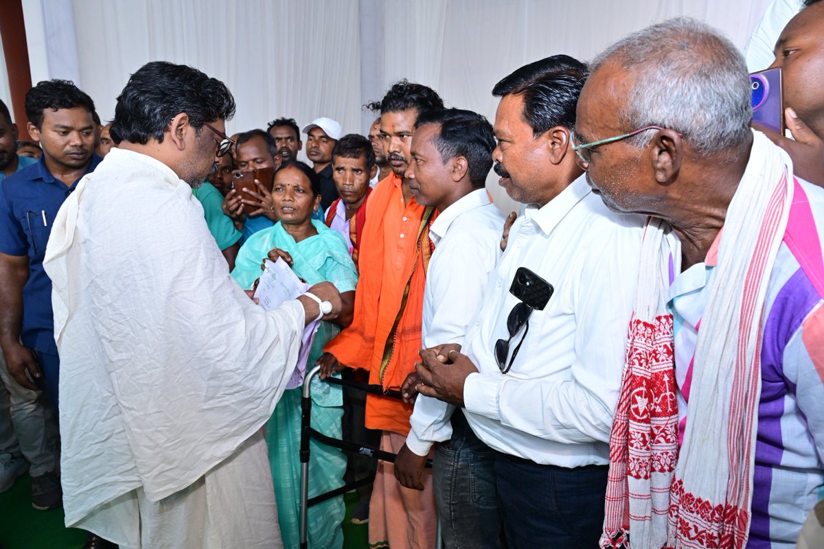 HemantSorenJMM's tweet photo. रामगढ़ स्थित नेमरा में जनता की समस्याओं को सुना और समस्याओं के निवारण हेतु अधिकारियों को निर्देश दिया https://t.co/G5Gw2Yf4Ix