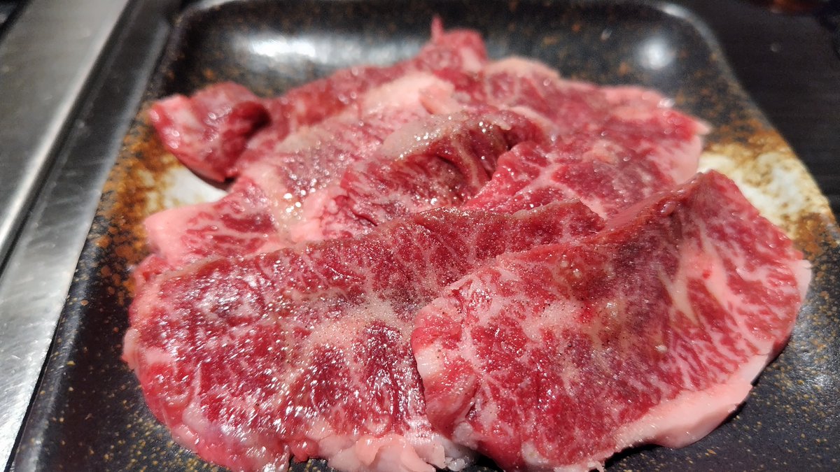 sauna_mari's tweet photo. 久しぶりに焼肉！
特選和牛ハラミとか、上タン塩とか、いろいろー
なにもかも美味しかったー
たくさん食べたー
日本の牛最高！
#ばんしゃくー https://t.co/qjMTni8jnl