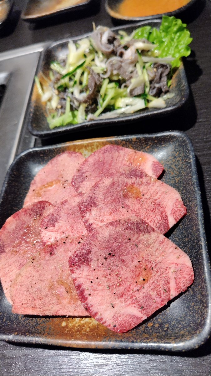 sauna_mari's tweet photo. 久しぶりに焼肉！
特選和牛ハラミとか、上タン塩とか、いろいろー
なにもかも美味しかったー
たくさん食べたー
日本の牛最高！
#ばんしゃくー https://t.co/qjMTni8jnl