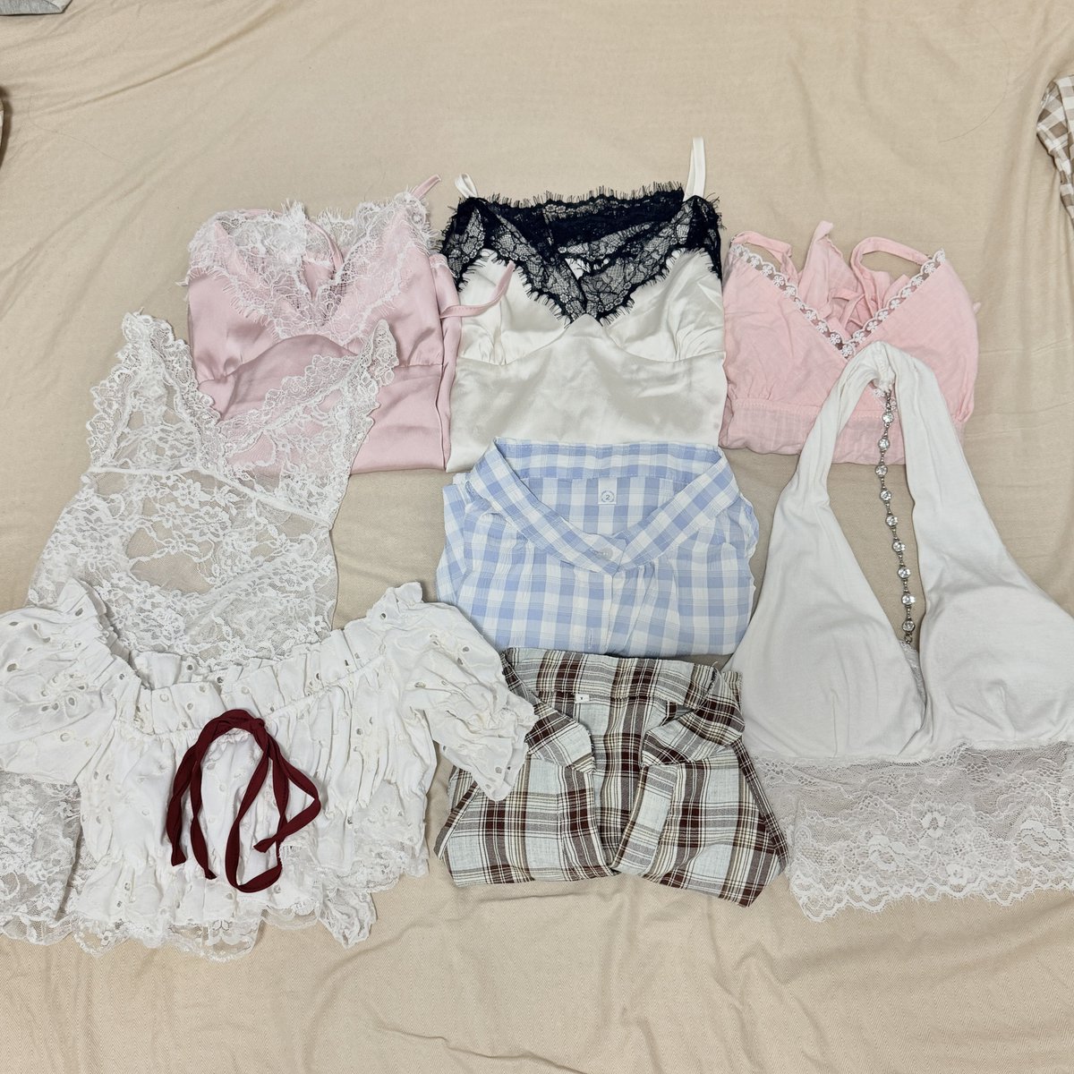 theone_second_'s tweet photo. ส่งต่อเสื้อผ้าเค้าเองค้าบ มือ1 มือ2มีหมดเล้ยยยยย มีทั้งแบรนด์และไม่แบรนด์คั้บ
 จะทยอยลงเรื่อย ๆ คับ 
ค่าส่ง 35 บาททั้งหมดคั้บบบ
สนใจตัวไหนเคาะๆ dm มาได้เลยค่ะ✌🏻⭐️

#ส่งต่อเสื้อผ้า #ส่งต่อเสื้อผ้ามือสอง #เสื้อผ้ามือสอง #โล๊ะตู้เสื้อผ้า #ส่งต่อ #เสื้อผ้ามือสองสภาพดี https://t.co/wHRfYXFs6r