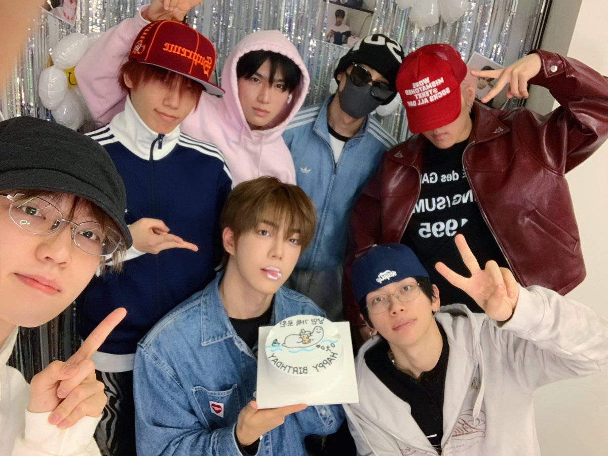 MODYSSEYWORLD's tweet photo. 2026.10.13 🦭🎠🍾

#MODYSSEY #모디세이 
#ROWAN #로완
#HAPPY_ROWAN_DAY https://t.co/zKV9JPDI4m