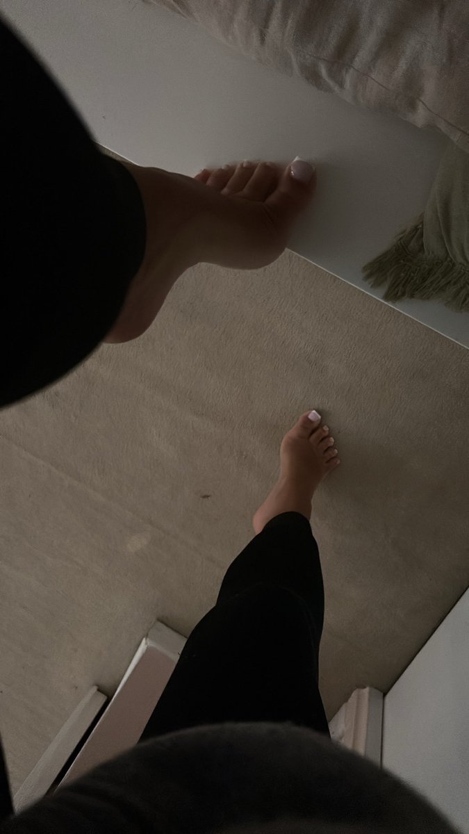 reinedominats's tweet photo. comment c’est possible de pas aimer les pieds https://t.co/FiZRqtOLSC